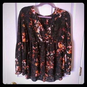 Flutter sleeve black/ reds with muted tones.